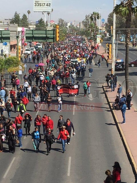 A las 9:00 horas se posicionaron en el crucero de los bulevares Domingo Arrieta y Dolores del Río, a la altura del barrio Cantarranas.
