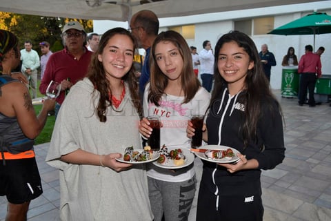 Ana Karen, Danna y Vanessa.