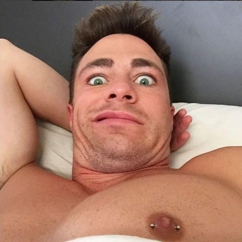 Colton Haynes sorprendi&oacute; al mostrar su perforaci&oacute;n.