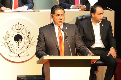 Antes de su mensaje, el mandatario record&oacute; al reci&eacute;n fallecido exalcalde de G&oacute;mez Palacio, Carlos Herrrera Araluce, de quien dijo fue un hombre que &ldquo;entreg&oacute; su vida por La Laguna".