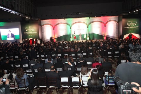 En Durango se impulsó un cambio positivo que permitió recuperar la paz, generar más de 48 mil empleos, construir 8 universidades y 20 obras de salud, entregar 2 millones 400 mil uniformes y ser el primer estado en el país en implementar el nuevo Sistema de Justicia Penal, aseveró el gobernador.