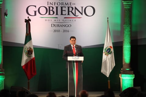Ante representantes de diversos sectores, los gobernadores de Chihuahua, Zacatecas, Colima, Yucat&aacute;n, Sonora y la Ciudad de M&eacute;xico, el Secretario de Salud, Jos&eacute; Narro, senadores, diputados locales y legisladores federales de todos los partidos, refrend&oacute; su reconocimiento al presidente Enrique Pe&ntilde;a Nieto.