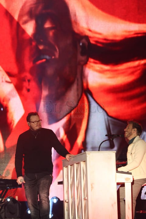 &ldquo;Gracias por haber venido, es un placer tenerlos aqu&iacute;&rdquo; dijo Leonel al p&uacute;blico para continuar con el toque rom&aacute;ntico con &lsquo;ABC&rsquo; y &lsquo;Ves&rsquo;.