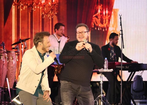 &lsquo;Y llegaste t&uacute;&rsquo;, &lsquo;Y te amo&rsquo;, &lsquo;T&oacute;came&rsquo;, &lsquo;Amor real&rsquo;, &lsquo;Para siempre&rsquo; y &lsquo;En &eacute;sta no&rsquo; fueron los temas que le siguieron a la presentaci&oacute;n.