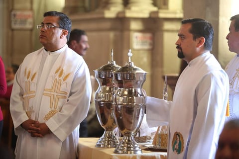 El llamado Jubileo de los sacerdotes, que se realiza en el marco del Año de la Misericordia, inició con una peregrinación desde la parroquia de Santa Ana hasta Catedral, donde los presbíteros de la diócesis entraron por la "Puerta Santa" para ganar las indulgencias.