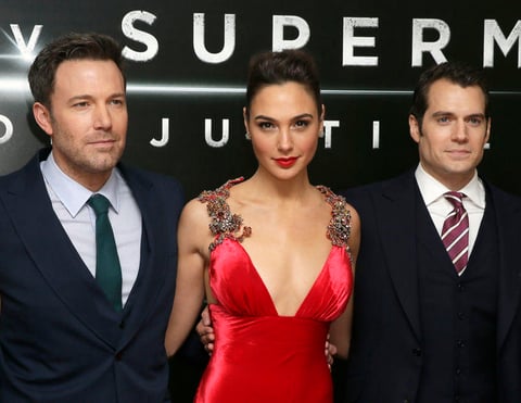 Ben Affleck, Gal Gadot y Henry Cavill son los tres protagonistas de la cinta.
