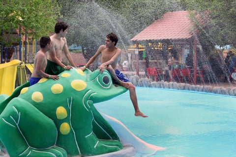 En el caso de los balnearios, la gran mayor&iacute;a de los asistentes son personas originarias de la localidad, pues el turismo for&aacute;neo acostumbra otro tipo de atractivos.