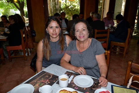 Flor Arreola y Nena Burciaga.
