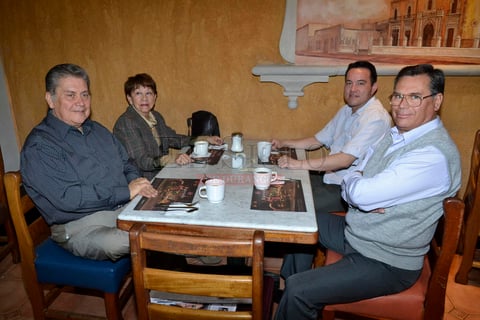 Olga, Raúl Fierro, Rubén Torres y Jesús Torres.