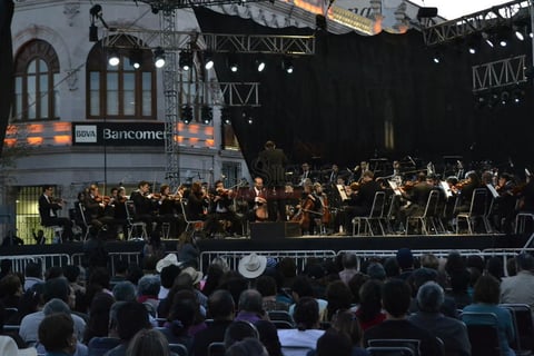 El Centro Hist&oacute;rico enmarc&oacute; el concierto al que asistieron alrededor de mil 300 personas y que para muchas de ellas fue el primero de g&eacute;nero cl&aacute;sico que presencian.