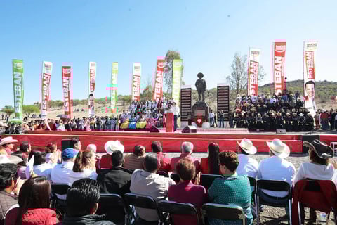Entre sus principales propuestas, el médico cirujano expuso que en este nuevo proyecto no habrá ningún duranguense que no tenga acceso a un cuidado digno de su salud, no habrá ningún rincón del estado sin profesionales que atiendan a la población y sobre todo, ningún hospital en todo Durango sin abasto de medicamento.