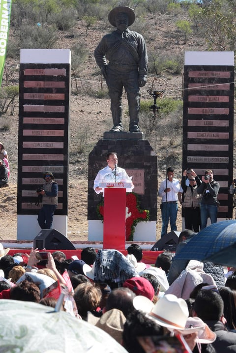Acompañado de su esposa Marisol Rosso de Villegas, el alcalde capitalino con licencia también habló de lo que representa su "nuevo proyecto".