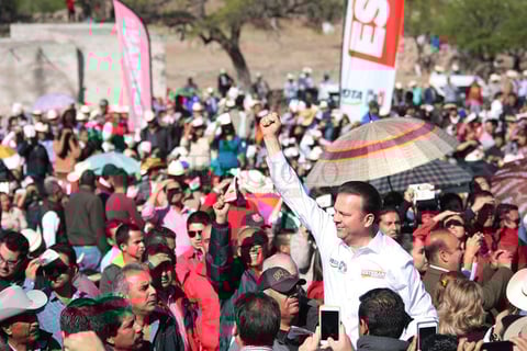 En entrevista previa al acto protocolario, el "sanjuanero" reconoció que el hecho de iniciar su campaña en San Juan del Río tiene que ver con un pacto de juventud.
