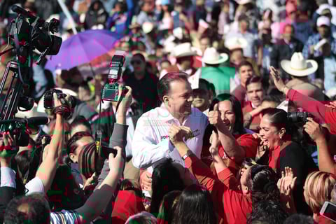El candidato por los partidos Revolucionario Institucional (PRI), Nueva Alianza (NA), Duranguense (PD) y Verde Ecologistas (PVEM), comenzó su discurso con la afirmación de que es tiempo de dar paso a una nueva etapa de la democracia y la inclusión, que sobrepasan los colores de los partidos".
