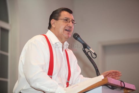 Cuestionó la situación del candidato panista y se preguntó cómo le hará cuando esté de frente a las maestras y maestros de Durango.