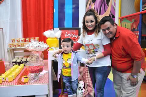 Claudia Elizabeth Solís Rodríguez y Alberto Yiscard Espinoza Gutiérrez, organizaron una linda fiesta para su hijo.