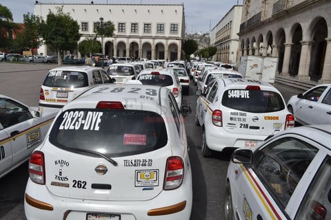 Los conductores se trasladaron a pie a la Secretar&iacute;a General de Gobierno, que se encuentra en el corredor Constituci&oacute;n.
