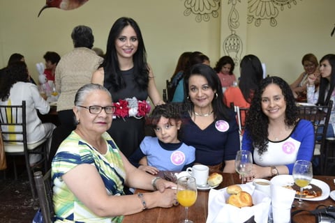 Martha Rivera, Maru, Lía, Lupita Covarrubias y Alicia.