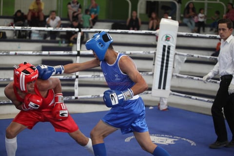 De los 17 combates que se llevaron a cabo, en 11 pelearon duranguenses, en donde consiguieron pasar a los combates del domingo, a siete boxeadores.