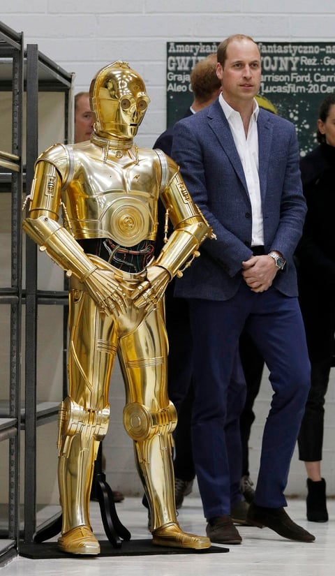 John Boyega platica con el príncipe Guillermo.