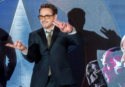 El actor estadounidense Robert Downey Jr. posó divertido ante los medios británicos.