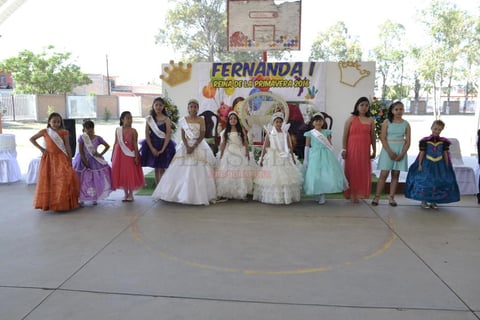 Después del evento se realizó un desfile donde destacaron los carros alegóricos de los alumnos que hicieron alusión a la Primavera.