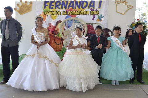 Con gran entusiasmo de parte de alumnos, la Escuela Francisco Sarabia Turno Matutino, llevó a cabo la coronación de su reina Fernanda I.