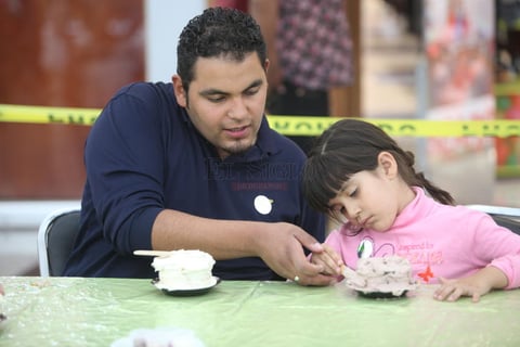 Por ello, organizó el taller de pastelitos que fue coordinado por Pastelería Monchys.