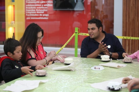 Por ello, organizó el taller de pastelitos que fue coordinado por Pastelería Monchys.