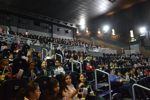 Con palomitas y bebidas de cortesía, los niños gozaron la proyección de la cinta animada en el complejo de Cinépolis en el fraccionamiento Jardines de Durango.