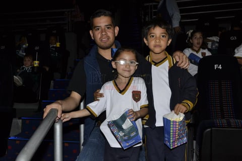 Con palomitas y bebidas de cortesía, los niños gozaron la proyección de la cinta animada en el complejo de Cinépolis en el fraccionamiento Jardines de Durango.