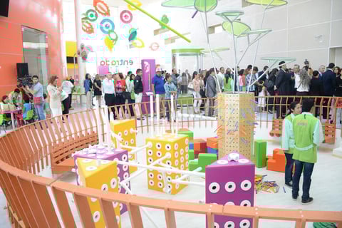 Familias acudieron a la inauguraci&oacute;n para celebrar de esa forma el D&iacute;a del Ni&ntilde;o.