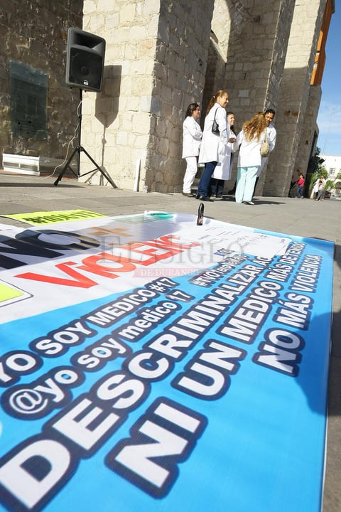 M&aacute;s del 50 por ciento de los trabajadores de la Secretar&iacute;a de Salud y del ISSSTE no cuentan con ninguna prestaci&oacute;n "y tienen un sueldo 'de miseria'".