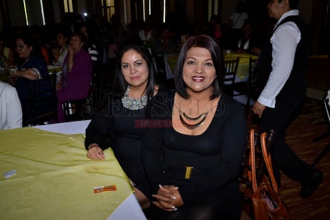 Elizabeth Villaseñor y Karla Torres.