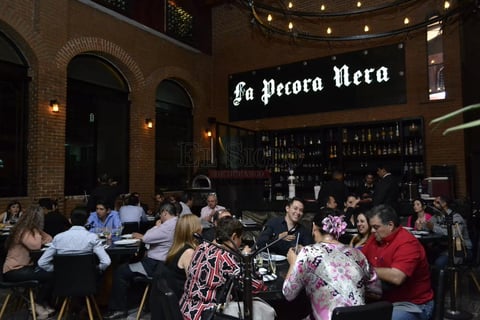 La Pecora Nera se encuentra ubicada en Paseo Peñón Blanco 103, Fracc. Lomas del Parque.  Teléfono: 130.1869