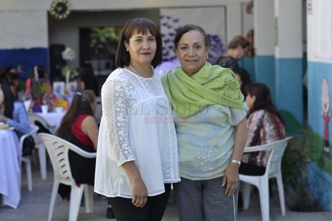 Porque las mamás son amigas, consejeras y mujeres ejemplares, fueron consentidas el Día de la Madre por el personal de la Burbujitas que reconoció con este convivio, la enorme labor que realizan todos los días con sus hijos.