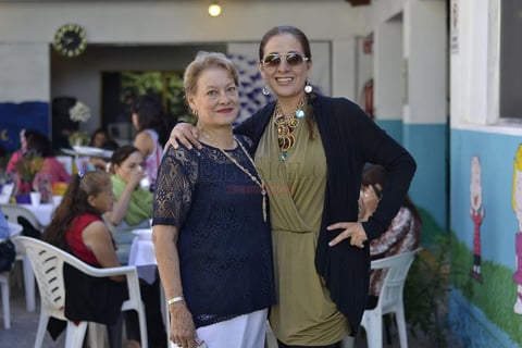 Porque las mamás son amigas, consejeras y mujeres ejemplares, fueron consentidas el Día de la Madre por el personal de la Burbujitas que reconoció con este convivio, la enorme labor que realizan todos los días con sus hijos.