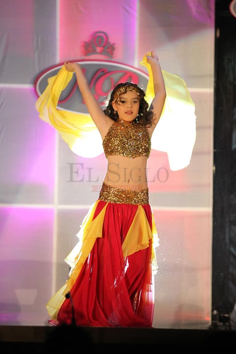 Con bailes y poras se ambientó el evento.