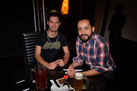 Disfrutando de una rica cena