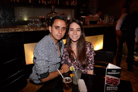 Disfrutando de una rica cena