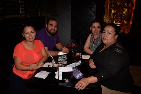 Disfrutando de una rica cena