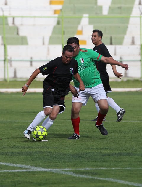 El terreno de juego se convirti&oacute; en un &aacute;rea de fiesta.