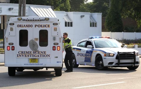 El jefe de la Polic&iacute;a de Orlando, John Mina, explic&oacute;, en una rueda de prensa, que el n&uacute;mero de v&iacute;ctimas mortales dentro del club es de "aproximadamente 20", si bien no aport&oacute; un dato m&aacute;s concreto porque la gravedad de algunos heridos podr&iacute;a elevar la cifra.