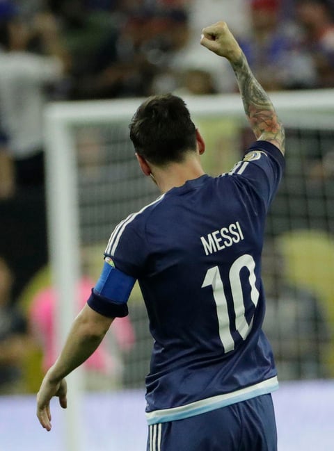 Vence Argentina a EU y es el primer finalista