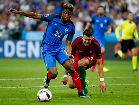 Fue así como dio inicio al duelo con una Francia que arrancó enérgico desde los primeros minutos.