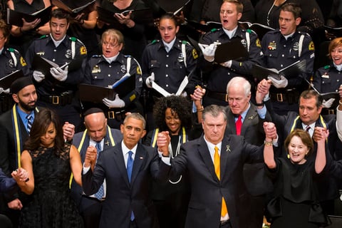 Los cinco polic&iacute;as de Dallas fueron asesinados el jueves de la semana pasada mientras vigilaban una manifestaci&oacute;n de cientos de personas que protestaban por las recientes muertes de hombres de raza negra en Louisiana y Minnesota a manos de polic&iacute;as.