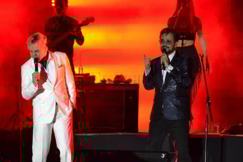 Castro dejó llegar el sentimiento y mencionó al “Divo de Juárez”.