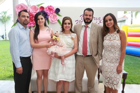 En compañía de los padrinos.