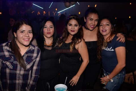Noche de fiesta con las amigas.