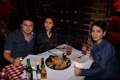 Fidel, Margarita y Mariana.